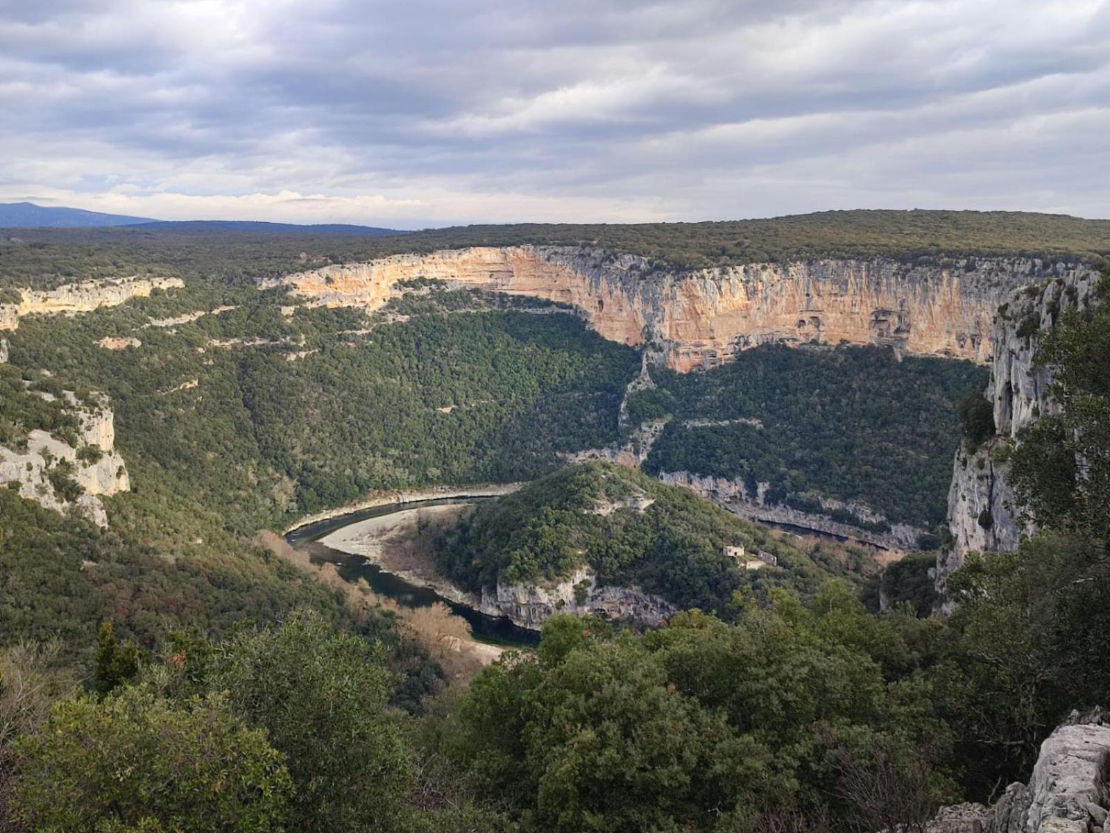 فيلا Au Fil De Soi Saint-Julien-de-Peyrolas المظهر الخارجي الصورة